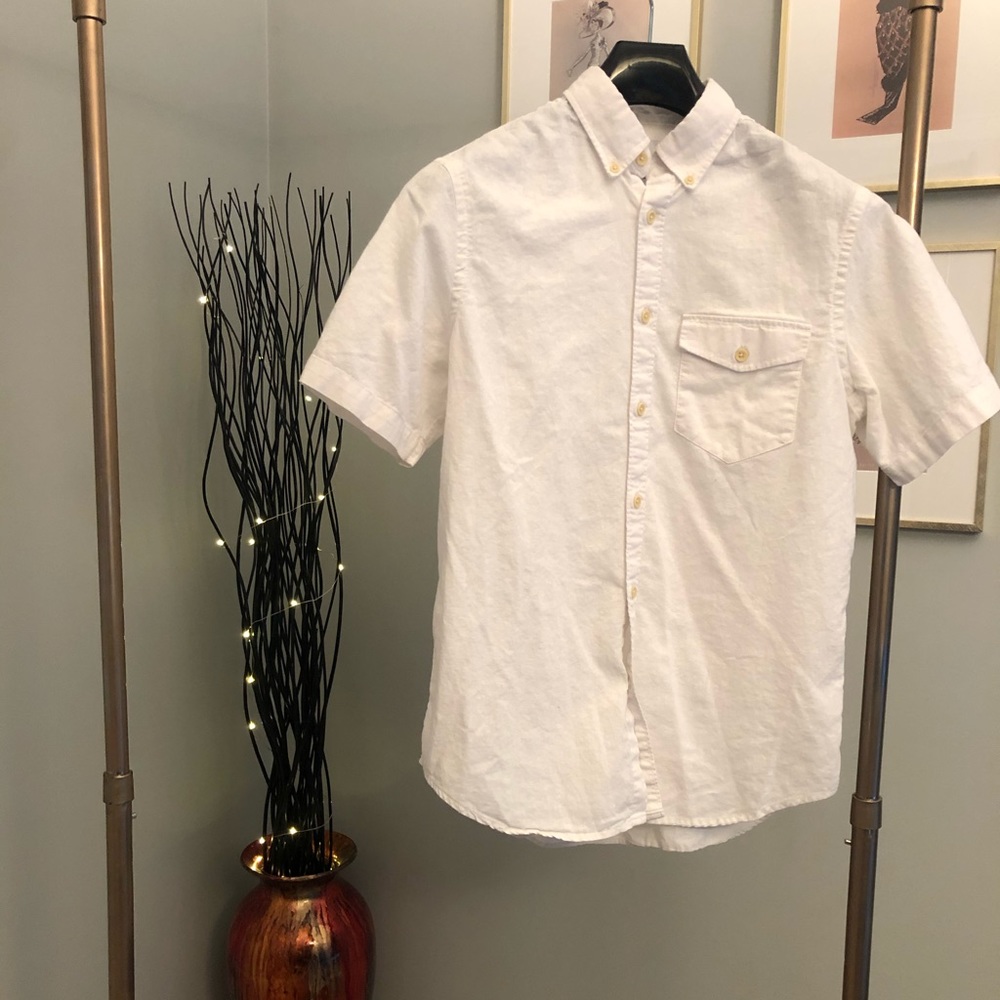 Short-sleeved Button-up Collared Shirt